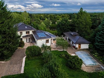 Prodej rodinného domu 320 m², pozemek 7874 m²
