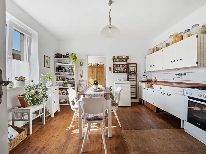 Prodej rodinného domu 228 m², pozemek 842 m², Holice – náhled fotky 3