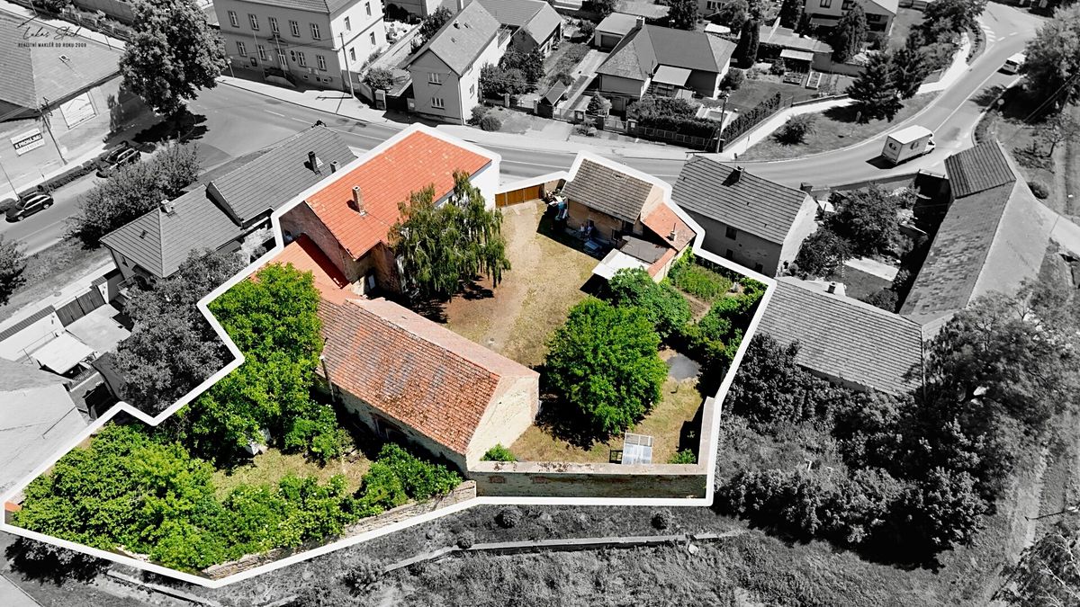Prodej rodinného domu 574 m², pozemek 1620 m² – fotografie 2