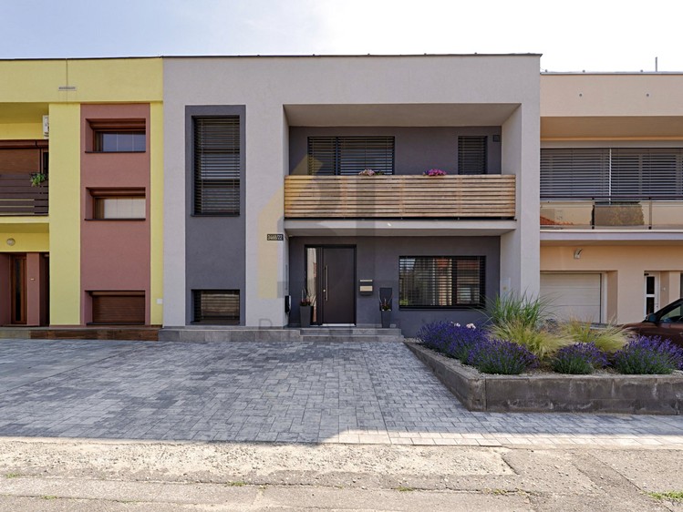 Haus zum Kauf, 160 m² (2 von 26)