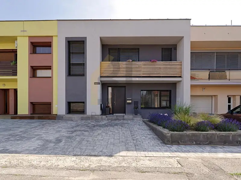 Prodej rodinného domu 160 m², pozemek 336 m², Hodonín – náhled fotky 2
