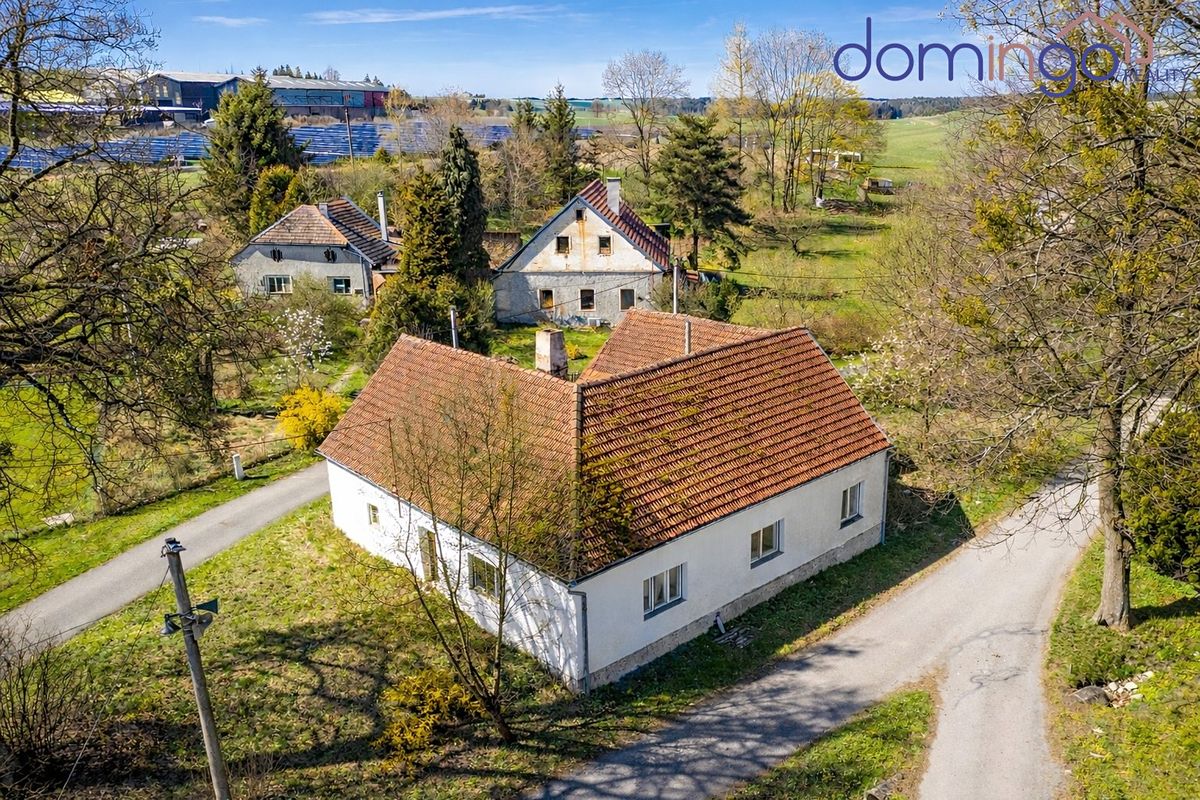Prodej rodinného domu 90 m², pozemek 818 m² – fotografie 2