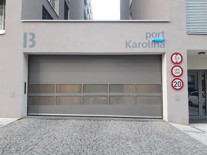 Pronájem garážového stání 13 m², Praha – náhled fotky 1