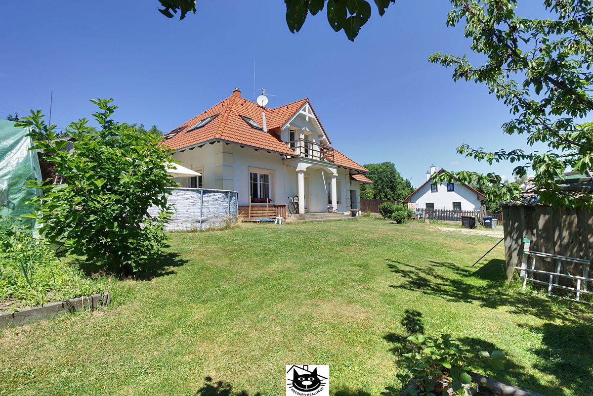 Prodej rodinného domu 169 m², pozemek 1044 m² – fotografie 2