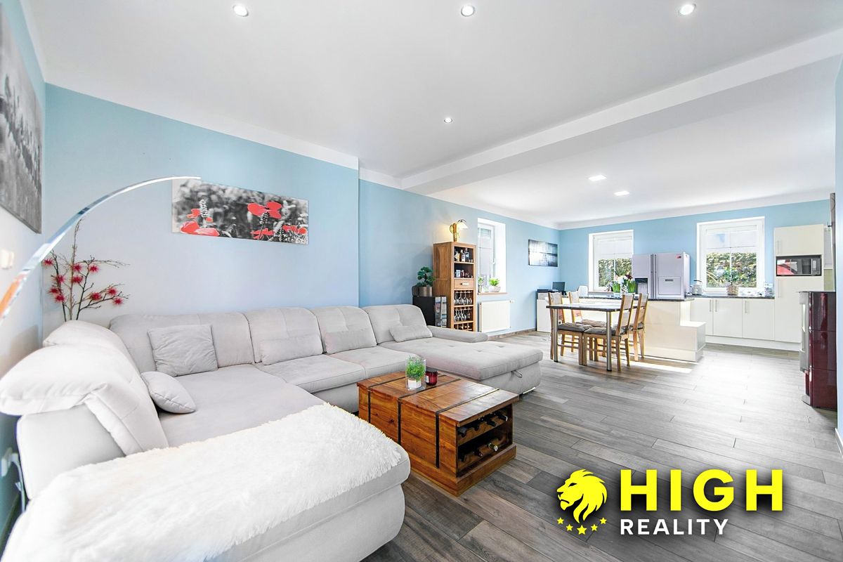 Prodej rodinného domu 304 m², pozemek 882 m² – fotografie 5