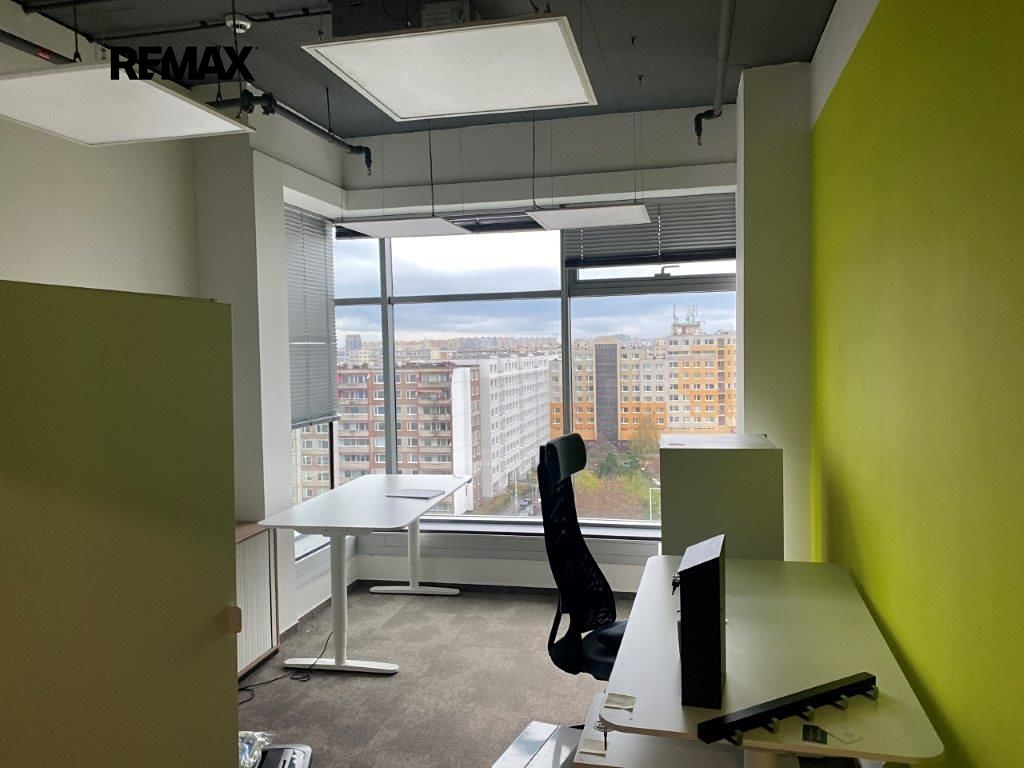 Pronájem kanceláře 924 m² – fotografie 5