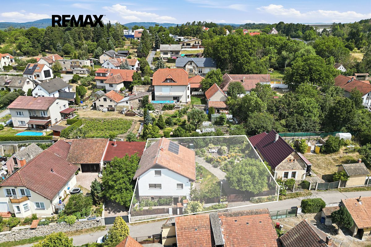 Prodej rodinného domu 201 m², pozemek 533 m² – fotografie 3