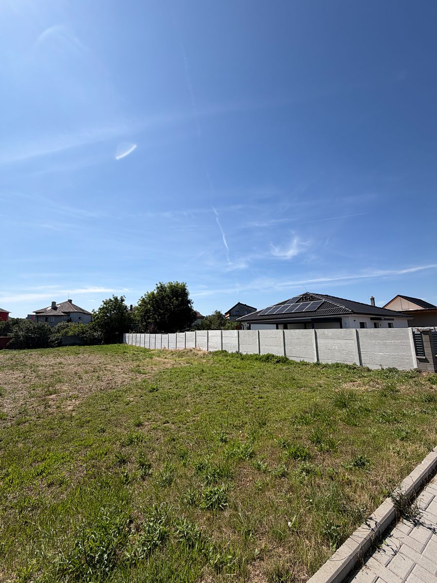 Prodej stavebního pozemku 881 m² – fotografie 2
