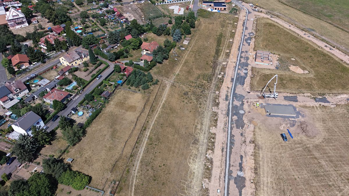 Prodej stavebního pozemku 881 m² – fotografie 2