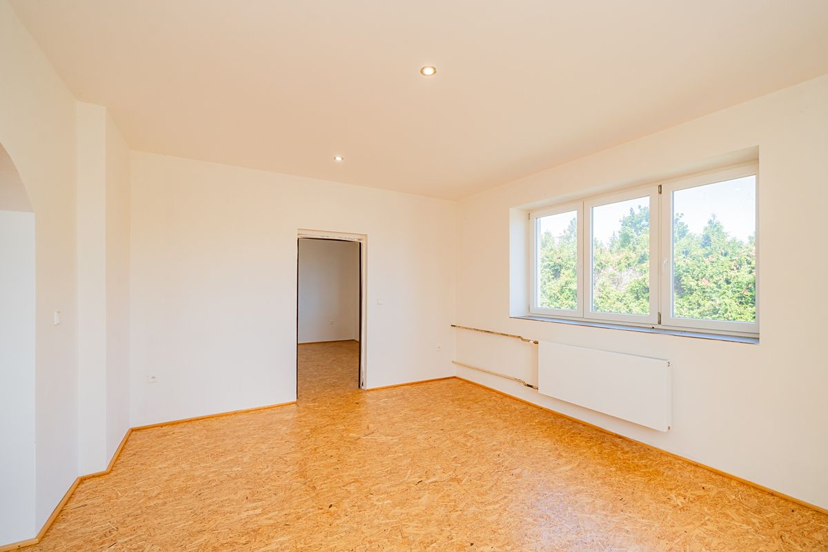 Prodej rodinného domu 270 m², pozemek 919 m² – fotografie 4