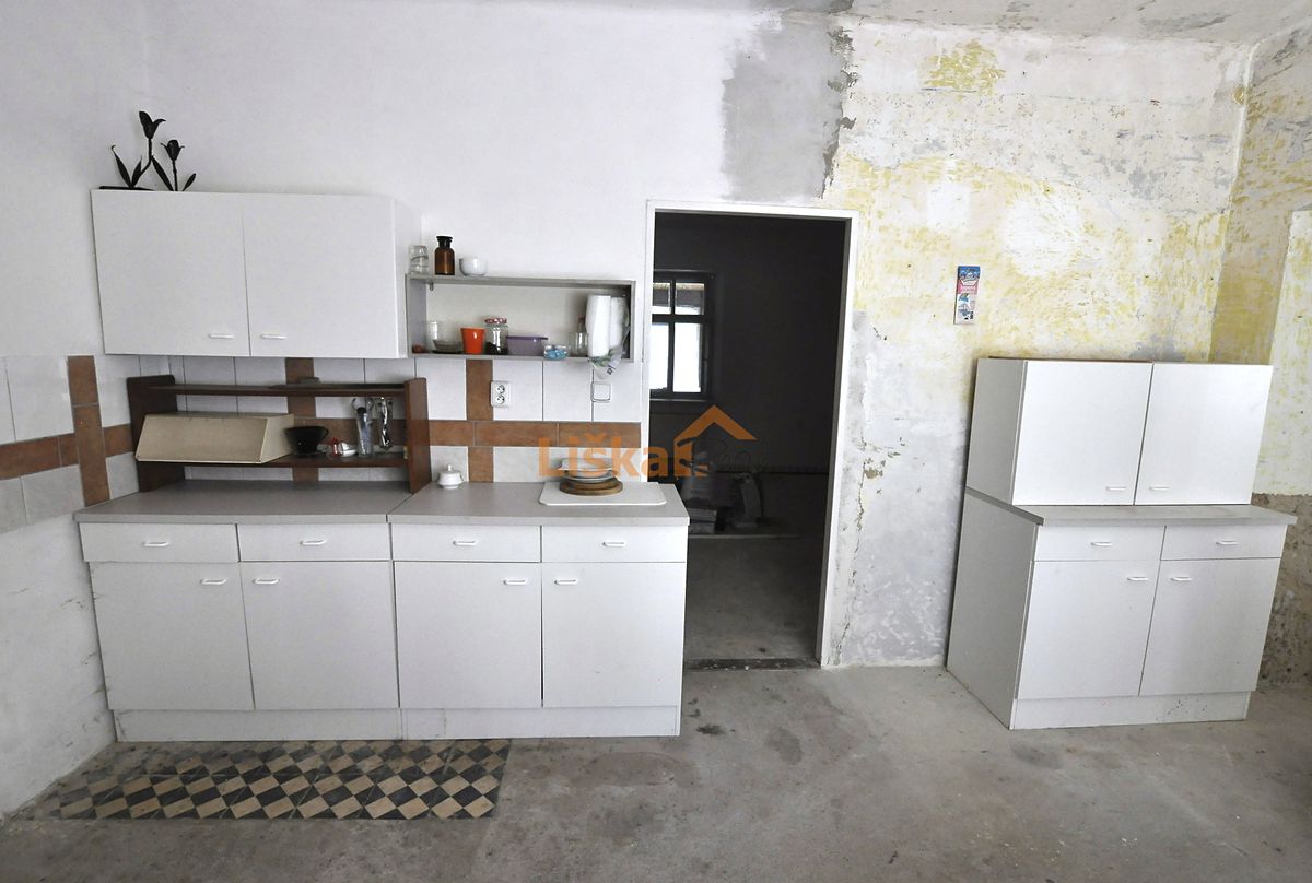 Prodej rodinného domu 182 m², pozemek 745 m² – fotografie 2