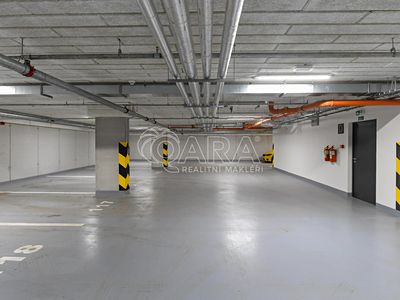 Pronájem garážového stání 16 m²