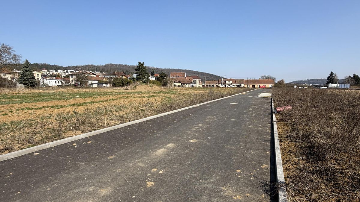 Prodej stavebního pozemku 900 m² – fotografie 2