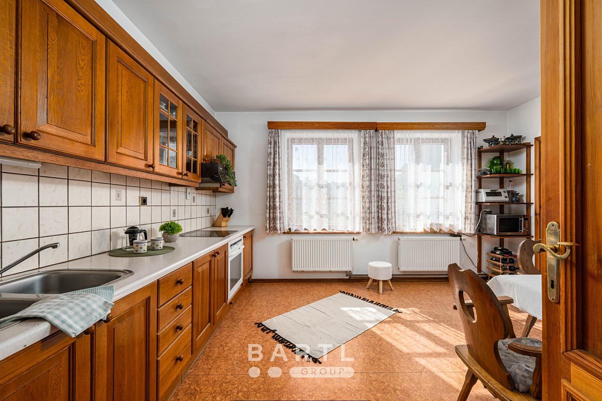 Prodej rodinného domu 210 m², pozemek 874 m² – fotografie 5