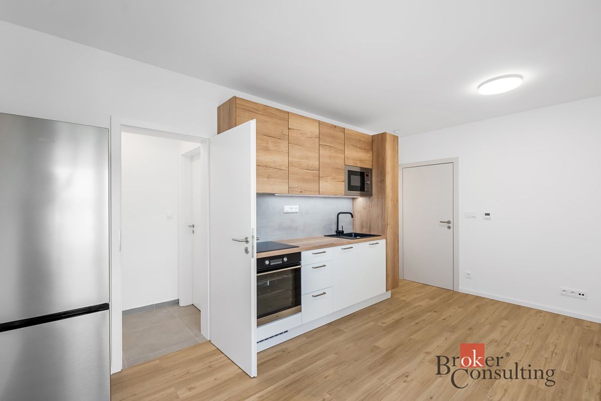 Pronájem bytu 2+kk 34 m² – fotografie 2