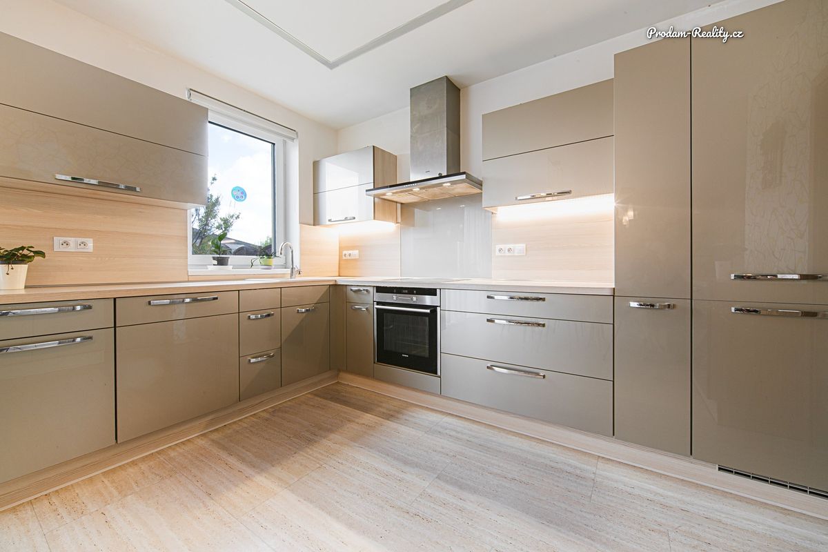 Prodej rodinného domu 149 m², pozemek 537 m² – fotografie 2