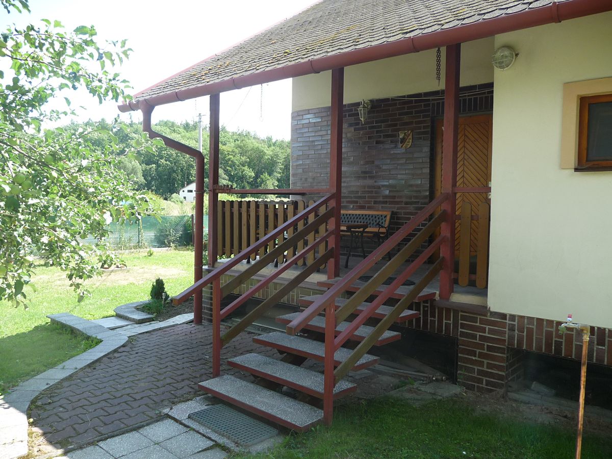 Prodej rodinného domu 74 m², pozemek 1141 m² – fotografie 2