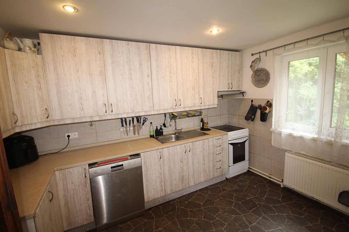 Prodej rodinného domu 466 m², pozemek 1305 m² – fotografie 2