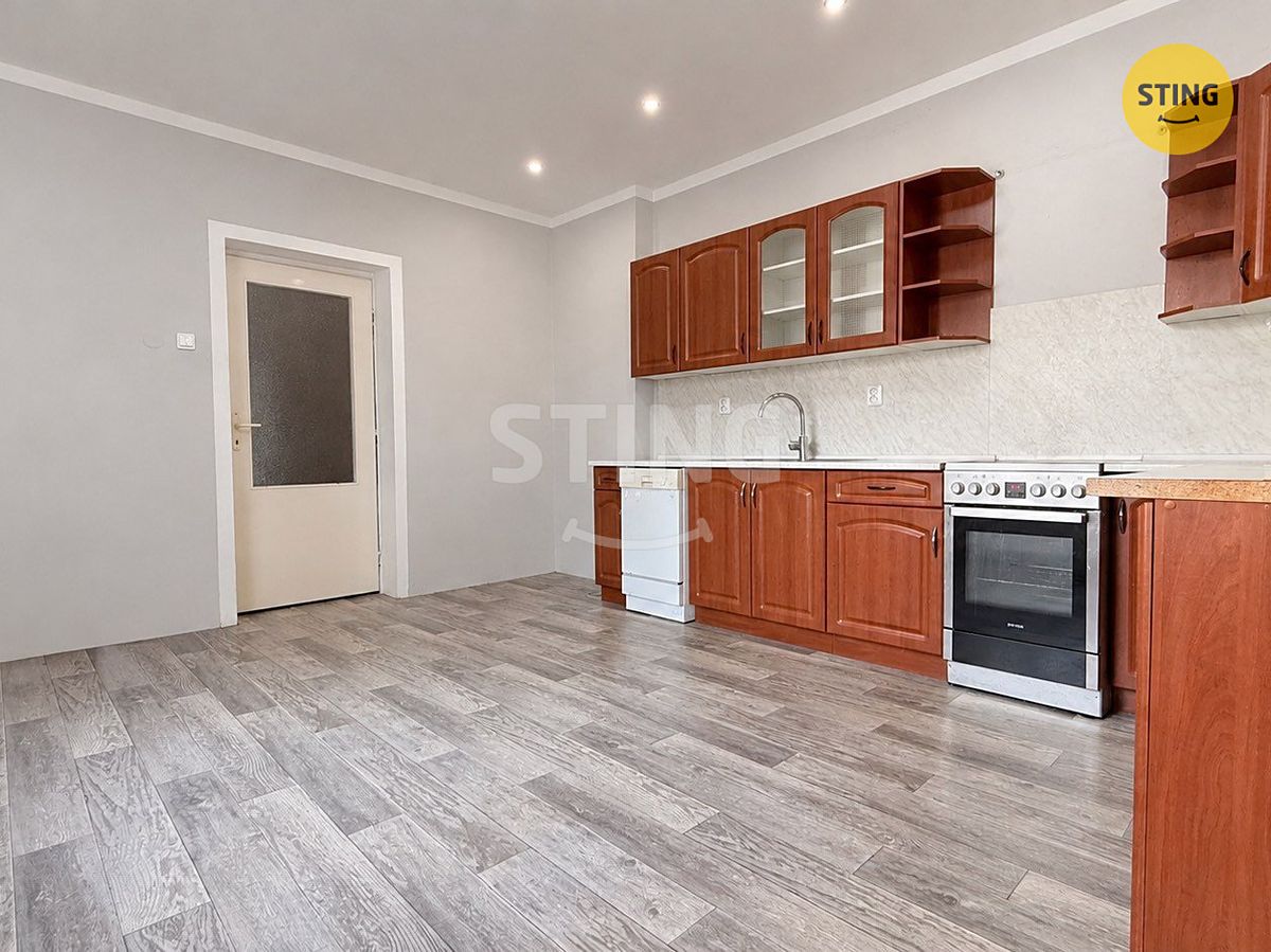 Prodej rodinného domu 280 m², pozemek 259 m² – fotografie 3