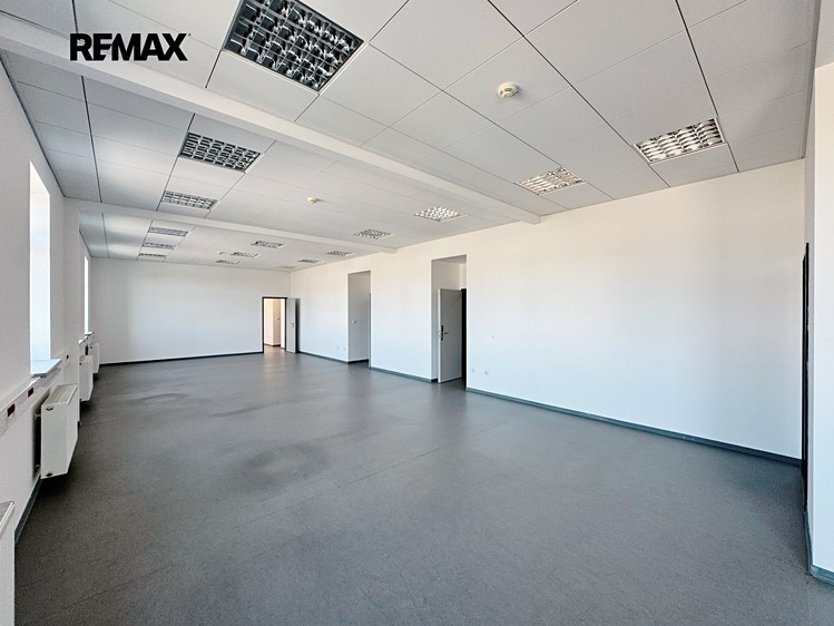 Комерційне приміщення в оренду, 650 м² (2 з 42)