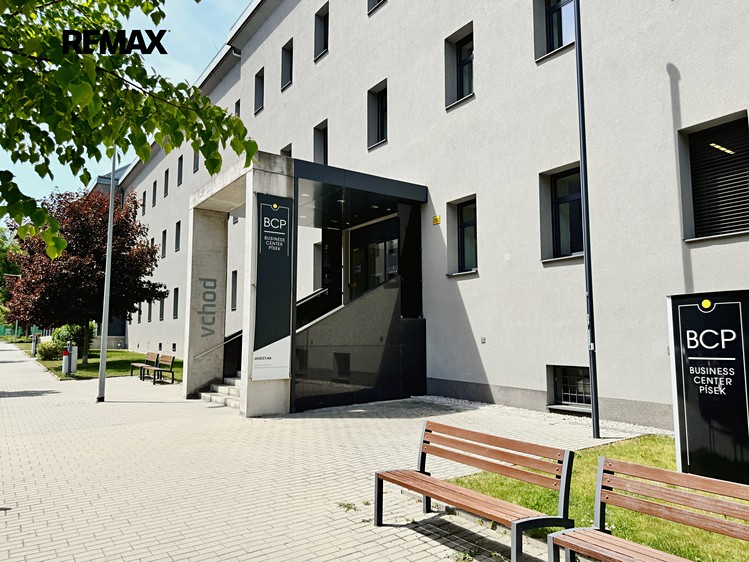 Комерційне приміщення в оренду, 650 м² (38 з 42)