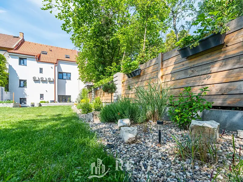Prodej rodinného domu 240 m², pozemek 400 m², Louny – náhled fotky 2