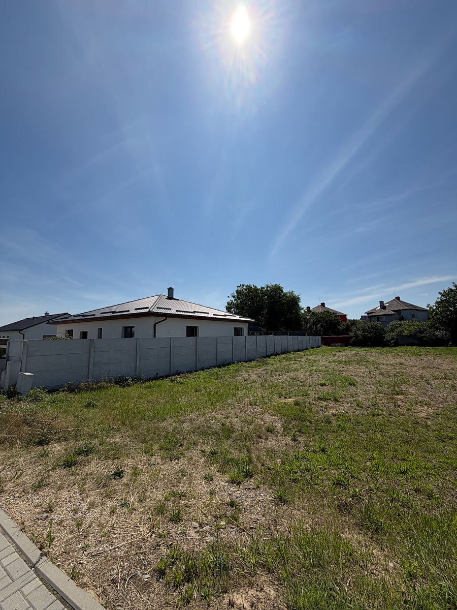Prodej stavebního pozemku 881 m² – fotografie 3