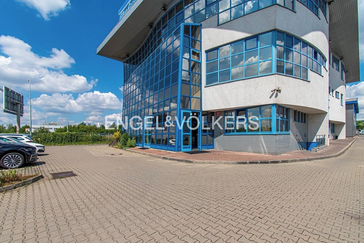 Pronájem kanceláře 670 m²