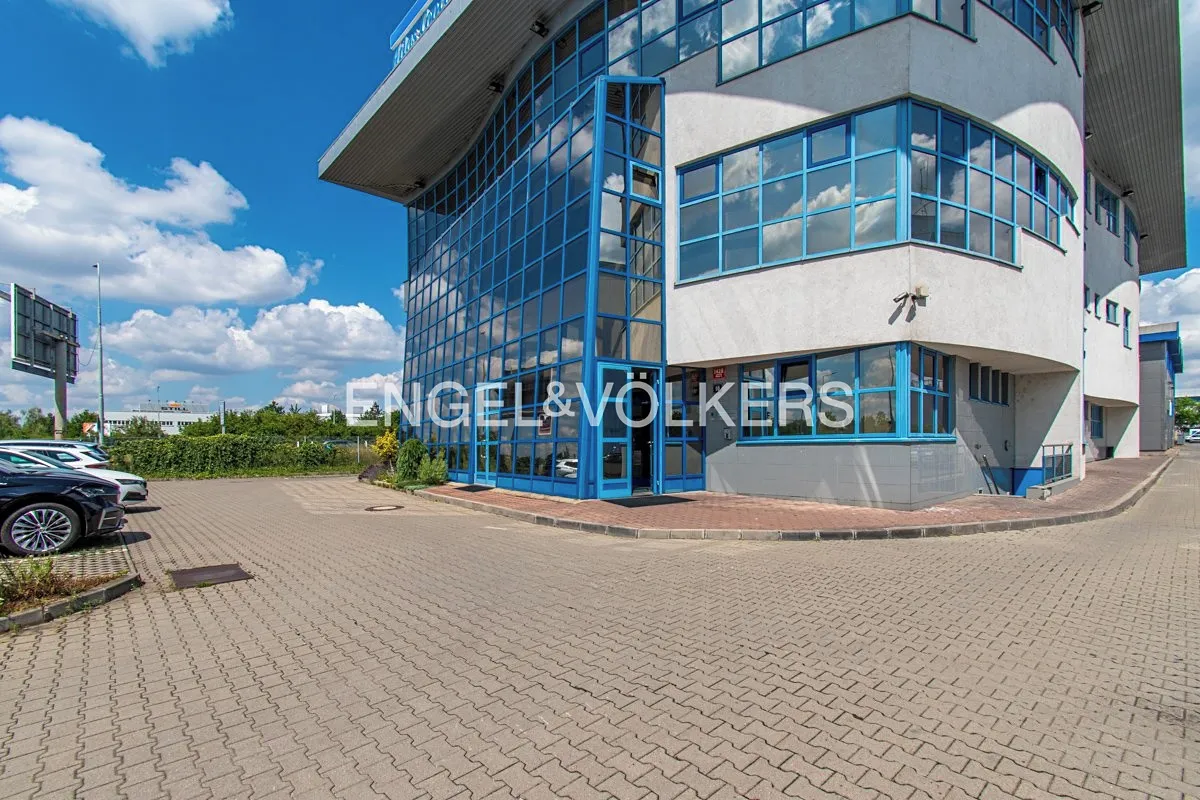 Pronájem kanceláře 670 m²