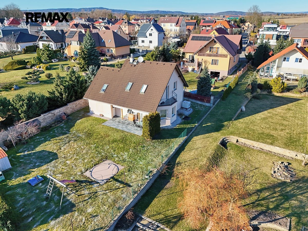 Prodej rodinného domu 172 m², pozemek 736 m² – fotografie 3