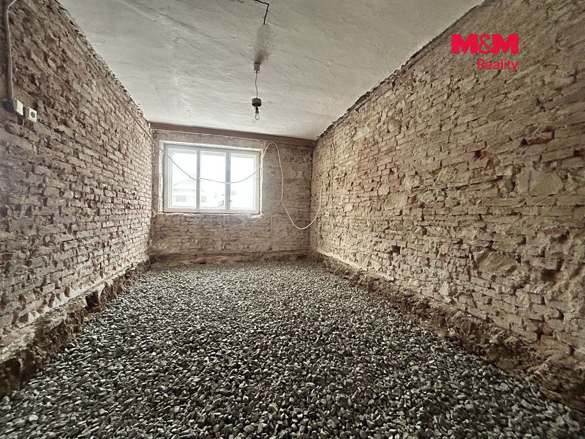 Prodej rodinného domu 220 m², pozemek 2493 m² – fotografie 3