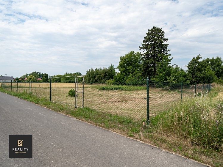 Prodej stavebního pozemku 885 m² – fotografie 2