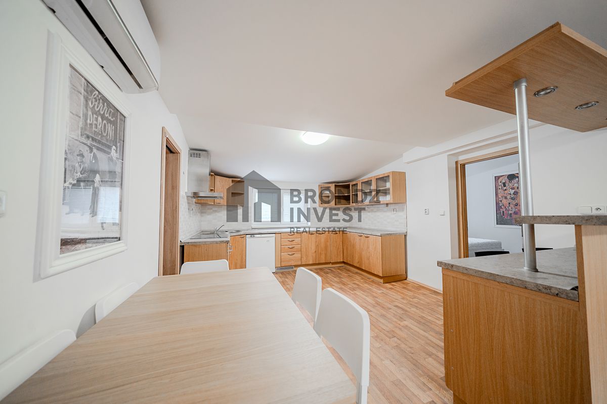 Prodej bytu 6 pokojů a více 150 m² – fotografie 3
