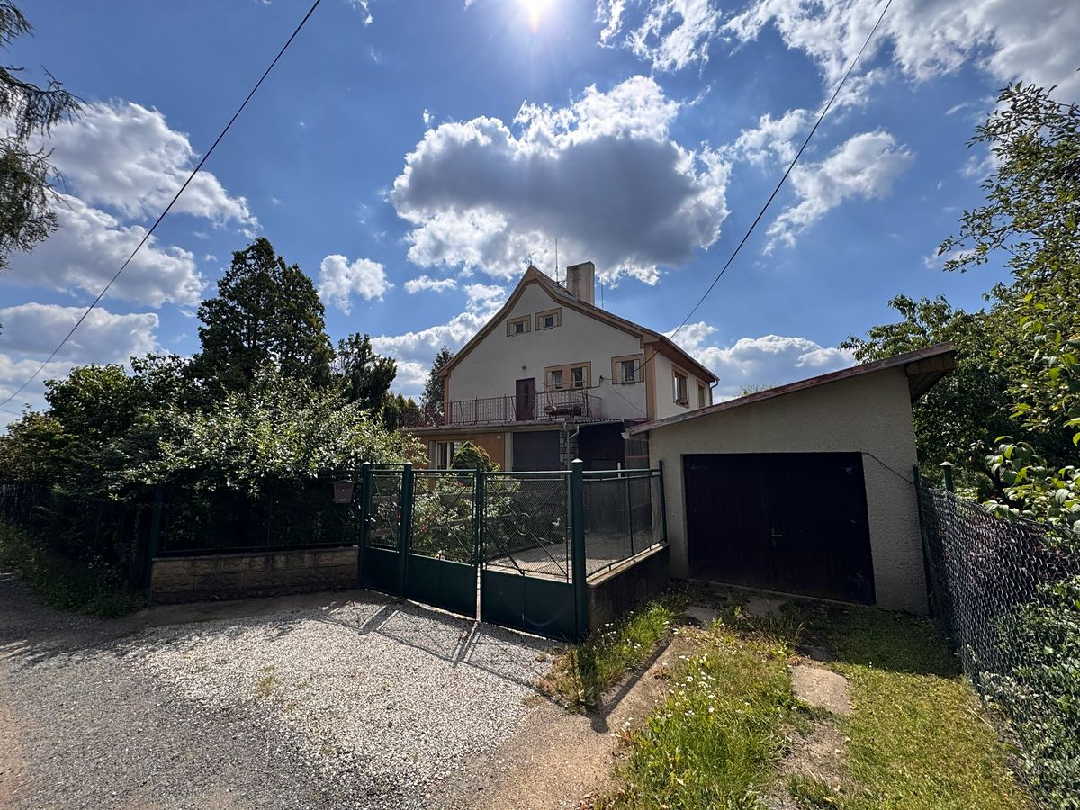 Prodej rodinného domu 200 m², pozemek 1617 m² – fotografie 3