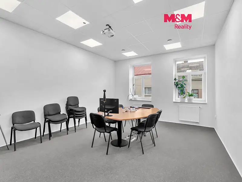 Pronájem kanceláře 136 m², Jičín – náhled fotky 1