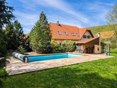Prodej rodinného domu 331 m², pozemek 2779 m²