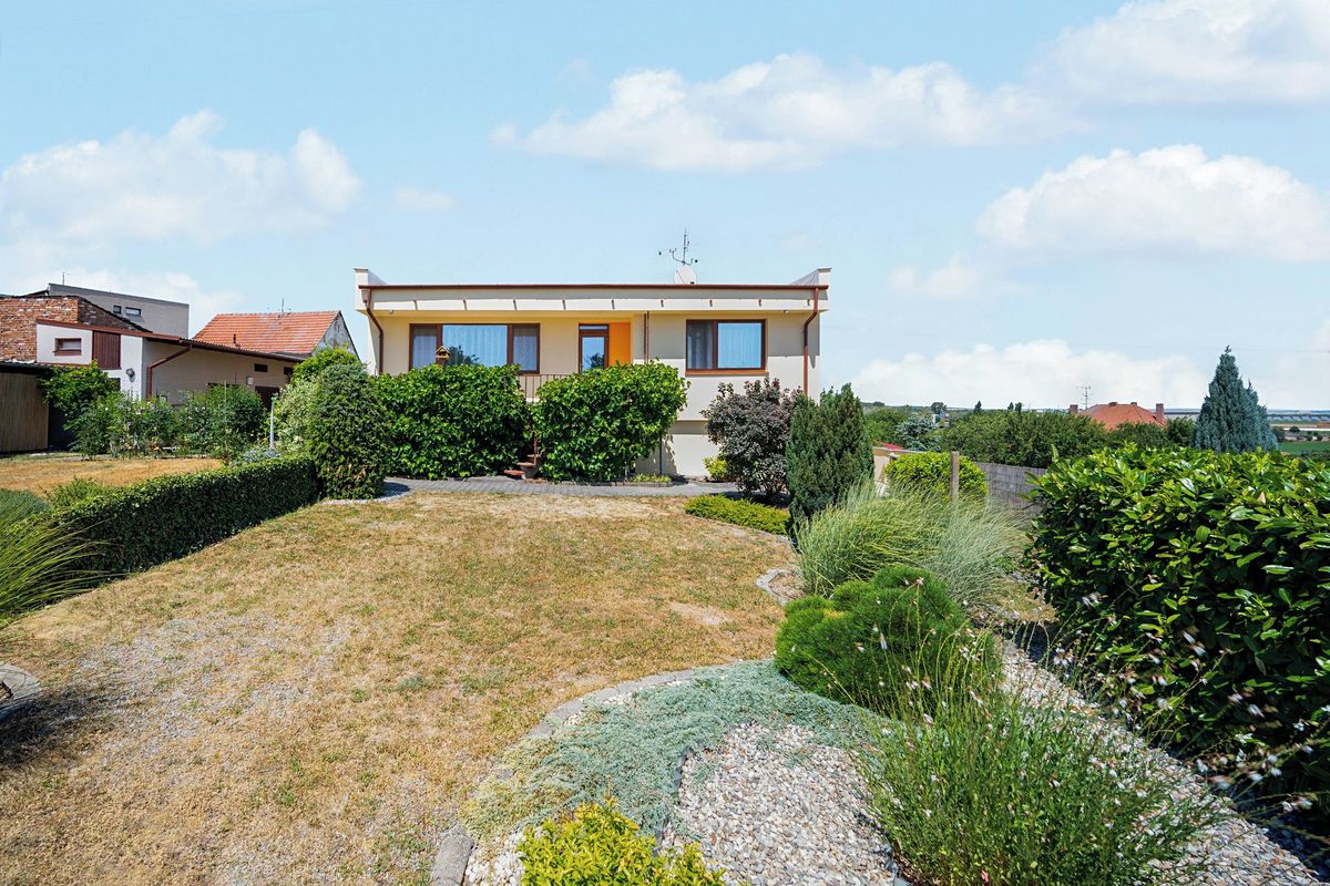 Prodej rodinného domu 233 m², pozemek 2708 m² – fotografie 3