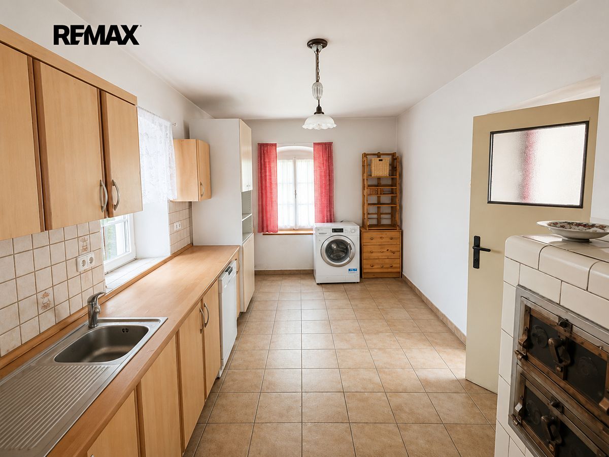 Prodej rodinného domu 200 m², pozemek 358 m² – fotografie 3