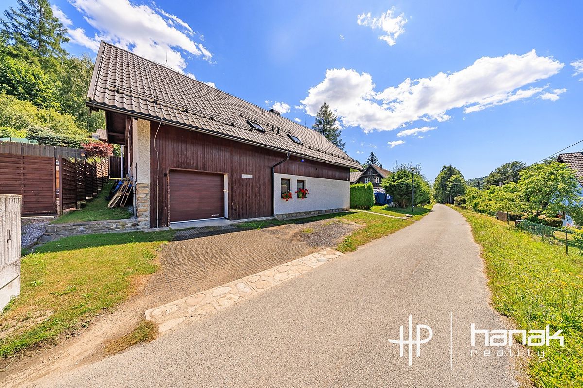 Prodej rodinného domu 277 m², pozemek 3924 m² – fotografie 2