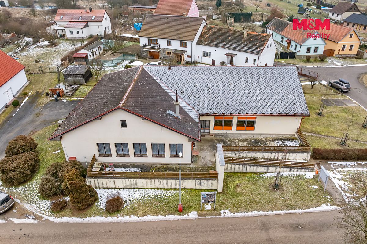 Prodej rodinného domu 345 m², pozemek 557 m² – fotografie 2