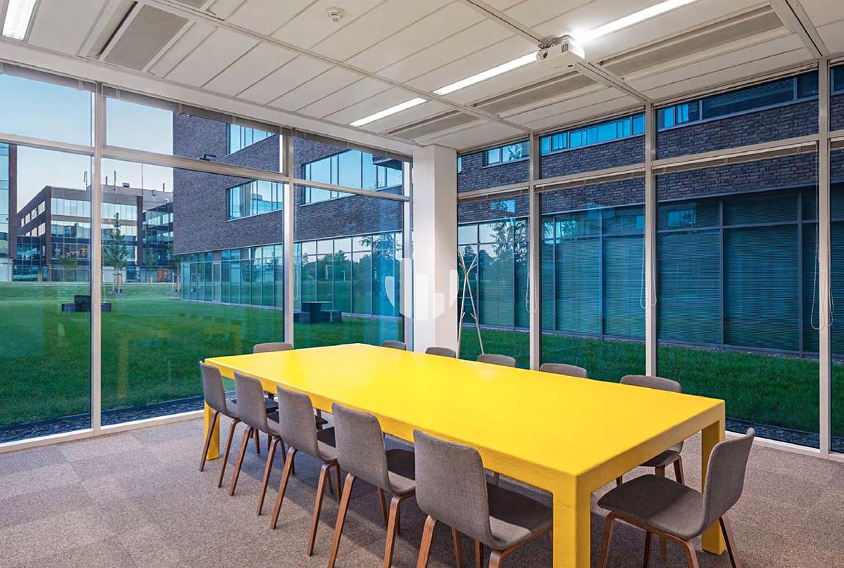 Pronájem kanceláře 385 m² – fotografie 3