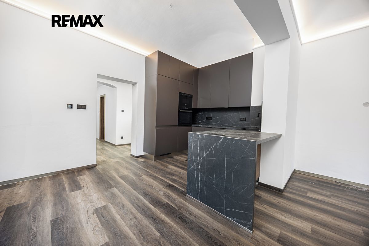 Prodej rodinného domu 240 m², pozemek 438 m² – fotografie 3