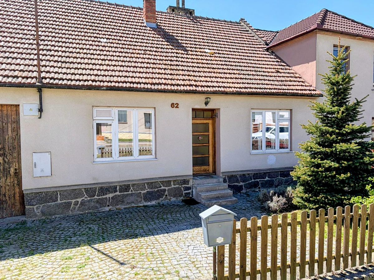 Prodej rodinného domu 64 m², pozemek 860 m² – fotografie 2