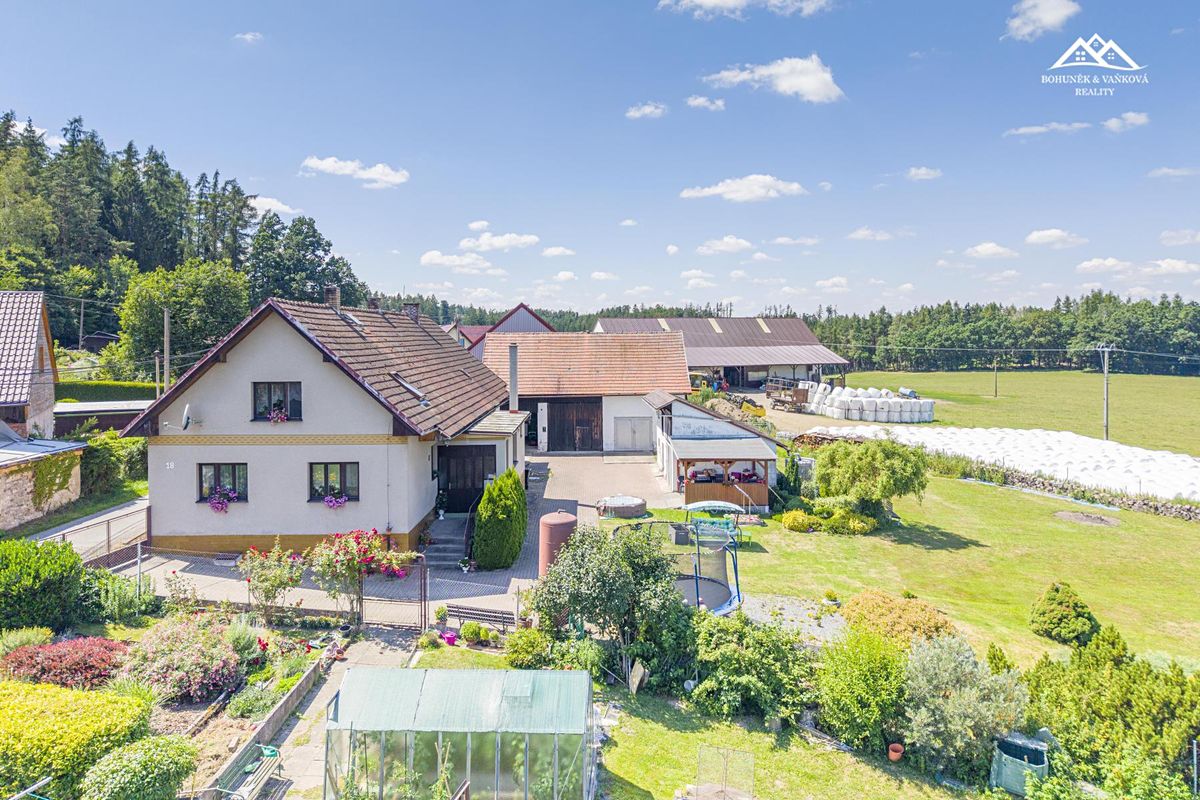 Prodej rodinného domu 269 m², pozemek 3549 m²
