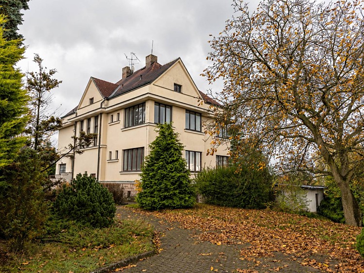 Haus zum Kauf, 482 m² (2 von 35)
