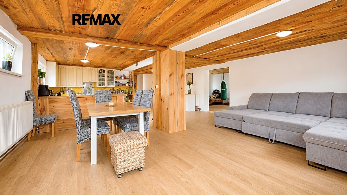 Prodej vícegeneračního domu 408 m², pozemek 3192 m² – fotografie 2
