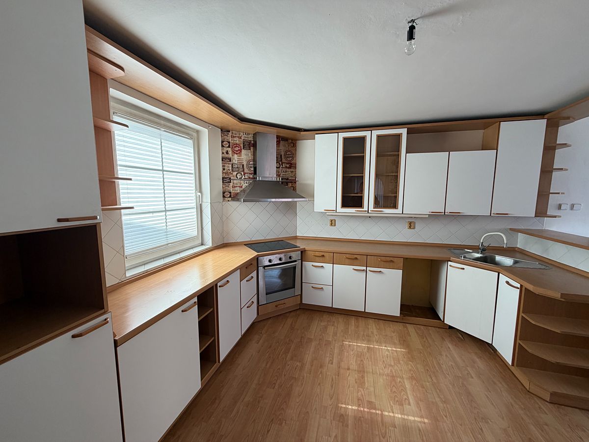 Prodej rodinného domu 230 m², pozemek 559 m² – fotografie 4