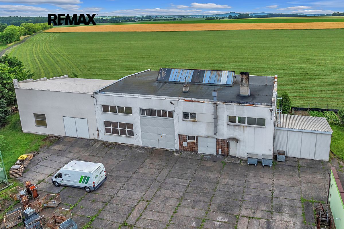 Pronájem výrobní haly, prostoru 590 m²