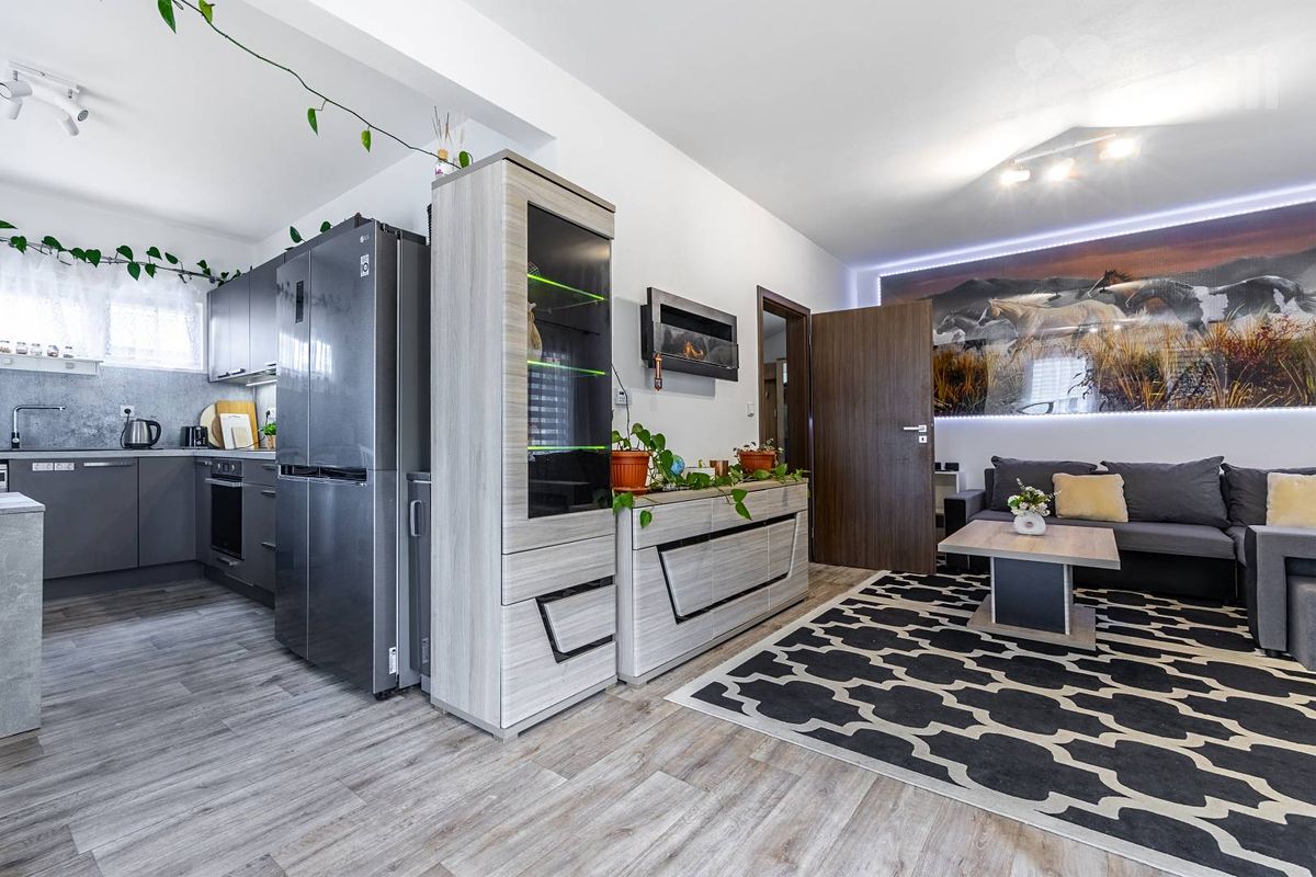 Prodej rodinného domu 96 m², pozemek 412 m² – fotografie 2