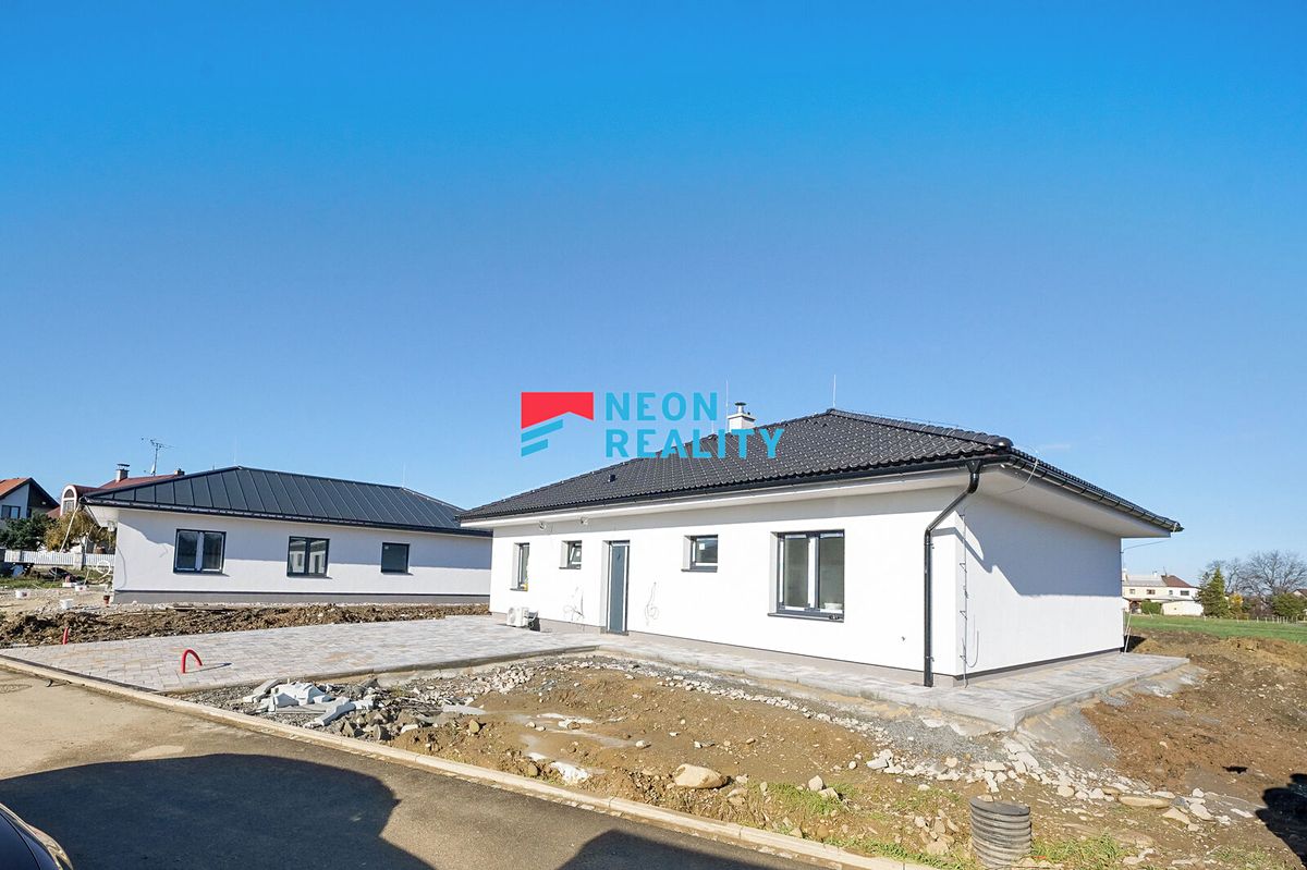 Prodej rodinného domu 101 m², pozemek 853 m² – fotografie 2